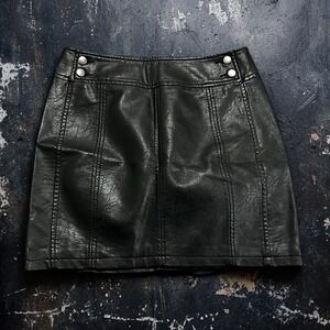 Free People Black Vegan Leather Mini Skirt Snap Detail Modern Femme Women Size 4